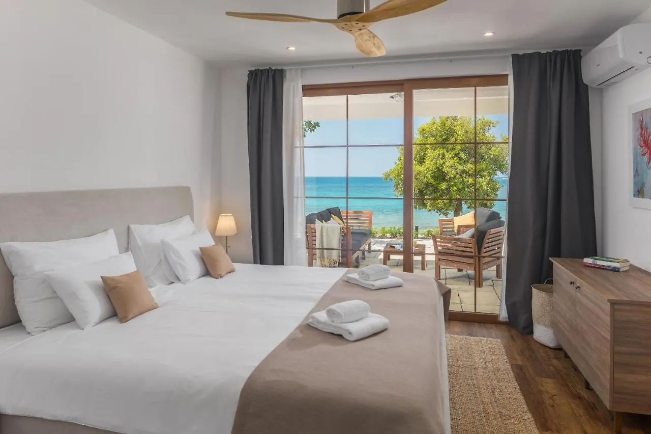 Villa Porto Bus Beachfront With Pool In Rovinj Bale